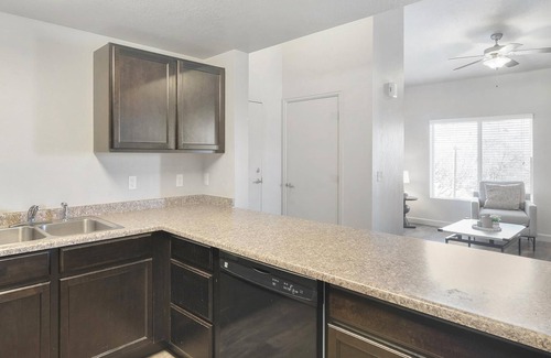 Magna Apartment | Modern Apartment in Prime Location (ID2951X44)