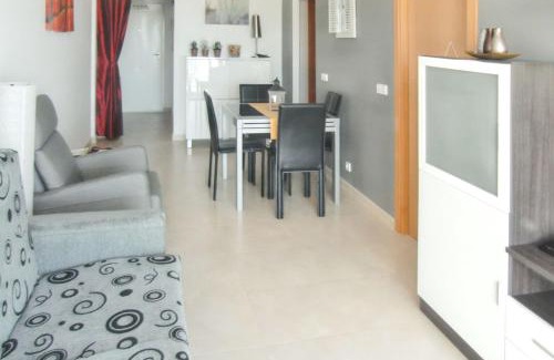 Vinaros Apartment | Modern apartment in Vinaròs with sea view and shared pool