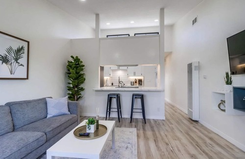 Pacific Beach House | Modern Apartment Near It All !