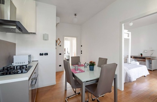 Sud-Est Apartment | Modern apartment of 70 sqm located on the second floor (stairs to access), can accommodate up to 5 people.The accommodation is located a few steps from the city center of Verona, just 19 min walk from the University of Verona. The area is served by all m