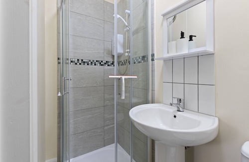 Mapperley Apartment | Modern Apartment -Off-Road Parking-Double Bed F5