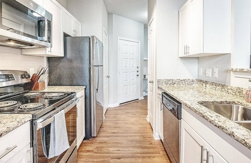 Mount Pleasant Apartment | Modern Apartment in Prime Location (ID8999X84)