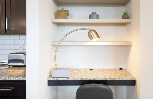 Crestline Heights Apartment | Modern Apartment in Prime Location (ID7243X65)