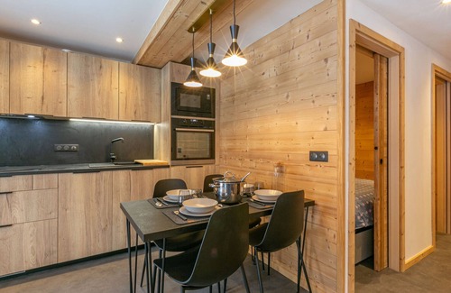 Val-d'Isere Apartment | Modern Apartment with WiFi, Dishwasher, and Balcony – Sleeps 5 in Val-d'Isère