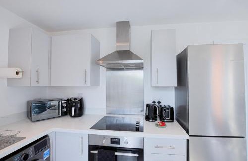 Coventry Apartment | Modern Apartment with Balcony near City Centre