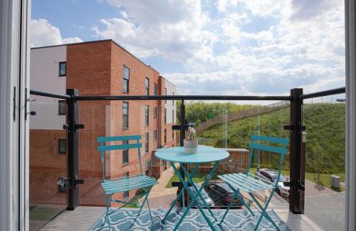 Coventry Apartment | Modern Apartment with Balcony near City Centre