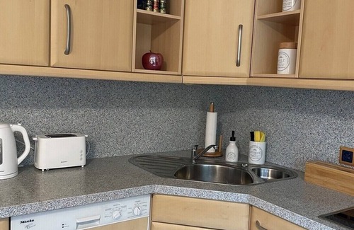 Dinslaken Apartment | Modern apartment with terrace, 15min Centro NETFLIX