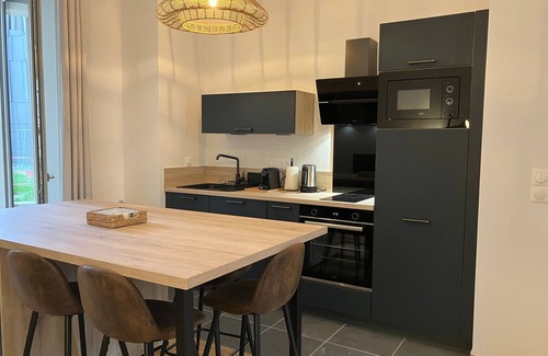 Le Palais Apartment | Modern apartment with terrace near the beaches