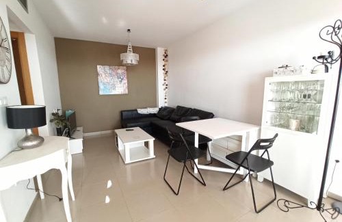 Los Puertos Apartment | Modern apartment with large terrace in Mojon Hills
