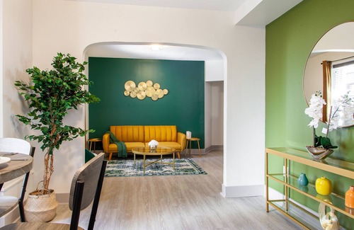 Mount Vernon Apartment | Modern Apt Downtown BMORE
