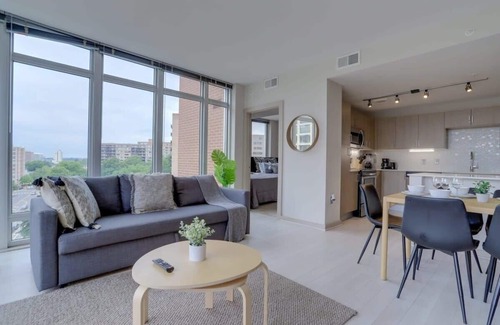 Crystal City Apartment | Modern apt/Explore DC with ease