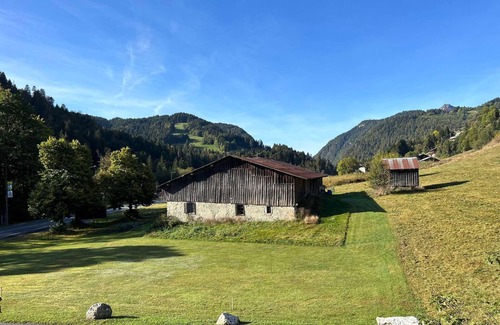 Les Gets Apartment | Modern Apt Near Perrières Ski Lifts with Terrace, Parking, and Free Shuttle