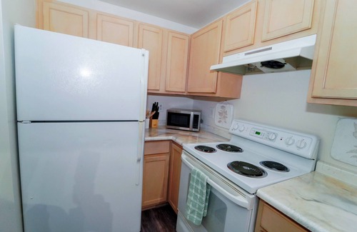 Fort Lauderdale Apartment | Modern Apt w/Marina view. WiFi, parking, tennis, playground and more!