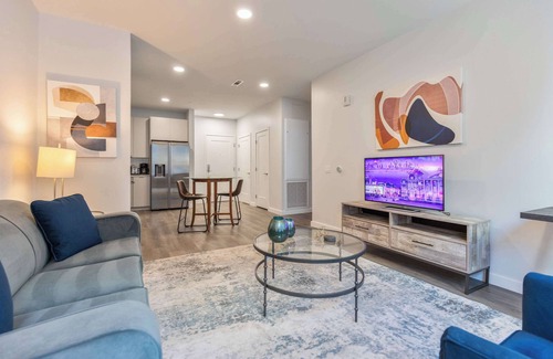 Piety Corner Apartment | Modern Apt with Rooftop and Pool