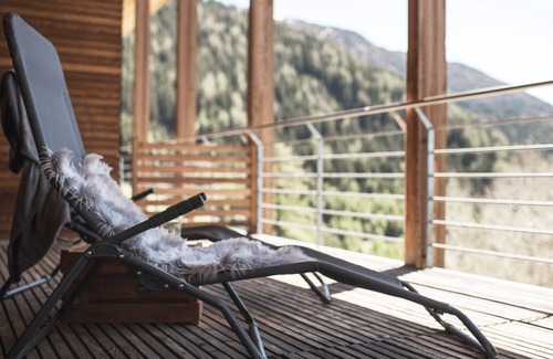 Malles Venosta Apartment | Modern architecture & contemporary home design Bioland farm in Vinschgau Valley
