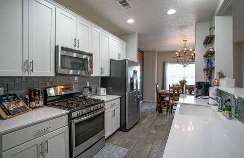 Mesa Del Sol Innovation Park House | Modern Art Filled Dog friendly home w/Grill