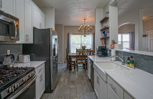Mesa Del Sol Innovation Park House | Modern Art Filled Dog friendly home w/Grill