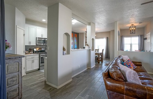 Mesa Del Sol Innovation Park House | Modern Art Filled Dog friendly home w/Grill