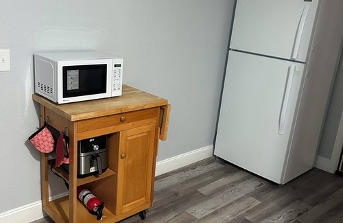 Pine Hills Apartment | -Modern attached en-suite -shared pool -Orlando
