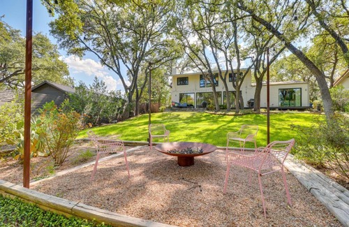 Barton Hills House | Modern Austin Home with Yard about 1 Mi from ACL!