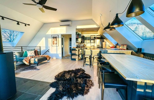 Morrisville House | Modern barn perched on 24 acres w/stunning views of mountains & ski resort