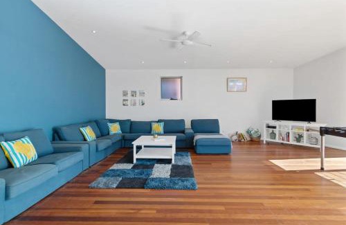 Toowoon Bay House | Modern Beach Mansion 2 Minutes from Water