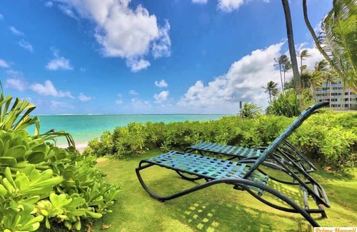 Punaluu Condo | Modern Beachfront Condo