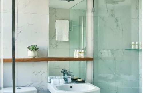 City Center Resort | Modern Beachfront Escape in Miami! Outdoor Swimming Pool, Pet-friendly Property!