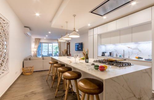 Qawra Apartment | Modern Beautiful Pool And Sea Apt Qawra - Happy Rentals