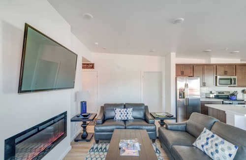 Bozeman Condo | Modern Bozeman Condo w/Balcony & Mountain Views!