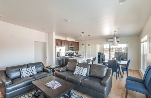 Bozeman Condo | Modern Bozeman Condo w/Balcony & Mountain Views!