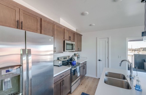 Bozeman Condo | Modern Bozeman Condo w/Balcony & Mountain Views!