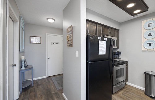 Branson West Condo | Modern Branson Condo in Notch- 2 miles from SDC with outdoor pool
