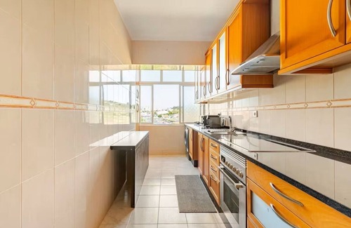 Mina Apartment | Modern, bright 2-bedroom apartment in Amadora