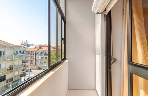 Mina Apartment | Modern, bright 2-bedroom apartment in Amadora