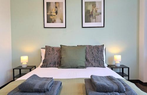 Hull Old Town Apartment | Modern Bright 3 Bedroom Apartment In Converted Brewery With Secure Undercover Gated Parking