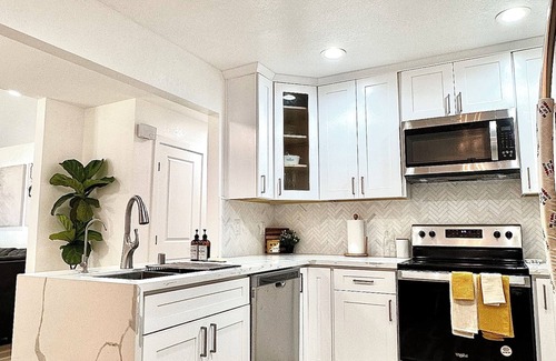 Pocket House | Modern, bright, and lovely house 8 min from Sacramento Downtown