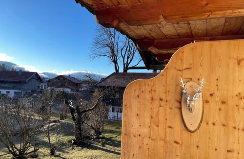 Obergries Apartment | Modern, bright vacation apartment in the Isarwinkel, 3 min. walk to Obergries station