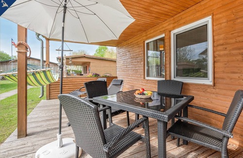 Luetow Apartment | Modern bungalow in Lütow on the Achterwasser with terrace and jetty access