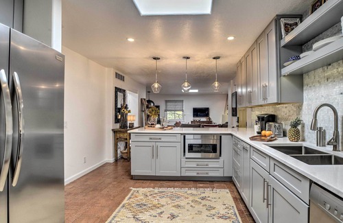 Vista Encantada Condo | Modern Bungalow w/Santa Fe Charm < 2 Mi to Plaza