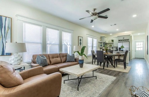 Denver Heights House | *Modern Bunglow minutes to Downtown San Antonio