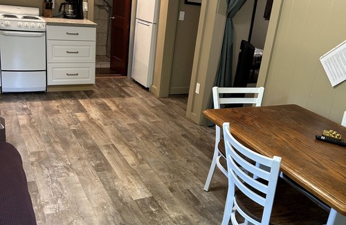 Oakland Cabin | Modern by 2 bedroom cabin on Bull Shoals Lake