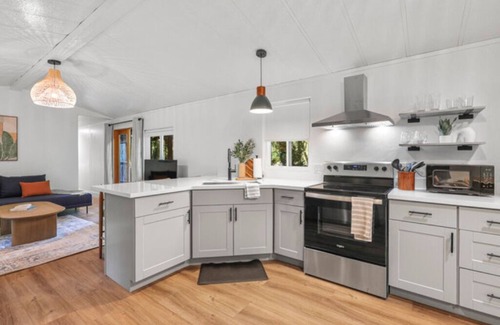 Dunsmuir Cabin | Modern Cabin (Aspen)