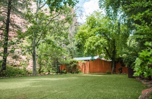 West Sedona Cabin | Modern cabin for 4 with views of the red rocks and next to Slide Rock State park