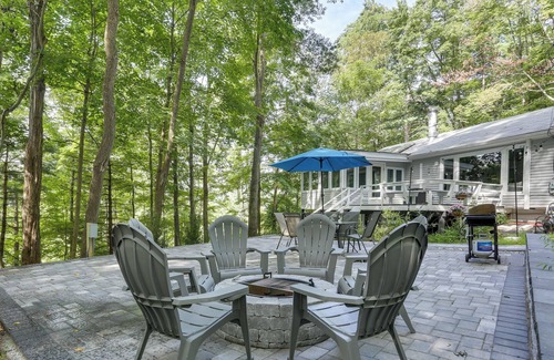 Sparrow Bush Cabin | Modern Cabin Retreat, 4 Mi to Delaware River!