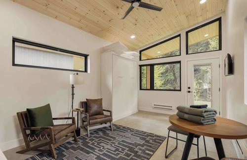 Grant Cabin | Modern Cabin Studio, Peaceful Nature Retreat