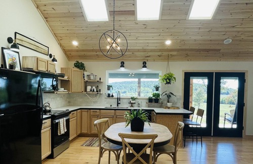 Mountain View Cabin | Modern Cabin w/Pool and Hot Tub!