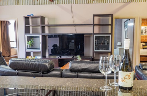 Newcastle West Apartment | Modern CBD Apartment | Stylish