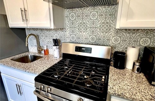 Pershing - Government Hill Apartment | Modern & Chic 1 Bed Apartment Unit 2n