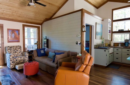 Mineral Cabin | Modern-Chic Cabin. 8mi to Lassen. EV Charging, Pet Friendly!
